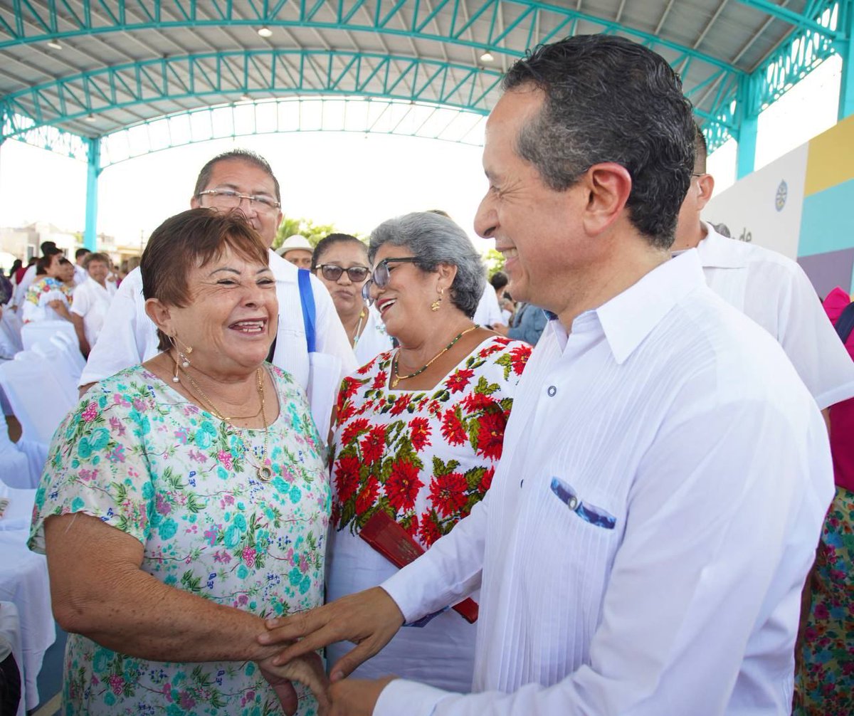 CarlosJoaquin's tweet photo. Un gusto visitar la bella #IslaMujeres y acompañar a la presidenta municipal @soyateneadeisla en la presentación de su primer informe de resultados. Reconozco el esfuerzo, dedicación y acciones realizadas en beneficio de las familias isleñas. ¡Enhorabuena! #JuntosSalimosAdelante https://t.co/Cb9qjILhgX