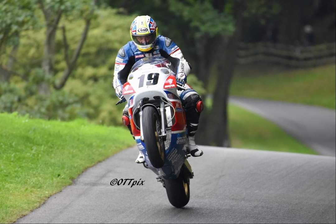 Wouldn't be Wednesday without a wheelie especially with the Gold Cup this weekend! Mr Wheelie himself David Bell 💪🏍🏆🏁 <a href="/MountOlivers/">Oliver’s Mount</a> <a href="/bellracing19/">David Bell</a> <a href="/oneninefoursix1/">oneninefoursix</a> <a href="/StevieRRN/">Road Racing News</a> <a href="/CM1946OM/">Shaun 🏁</a>