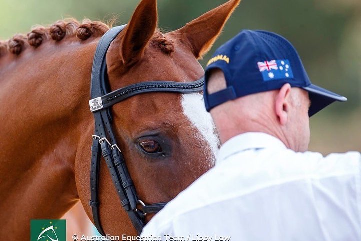 HoyEventing's tweet photo. “The best and most beautiful things in the world cannot be seen or even touched — they must be felt with the heart.” Helen Keller
📸 @LLP_LIBBY_LIVE
#Pratoni2022 #TeamAustralia #EventingWorldvhampionships #Eventing #TrotUp #HorseLove https://t.co/atrtpaTAkw