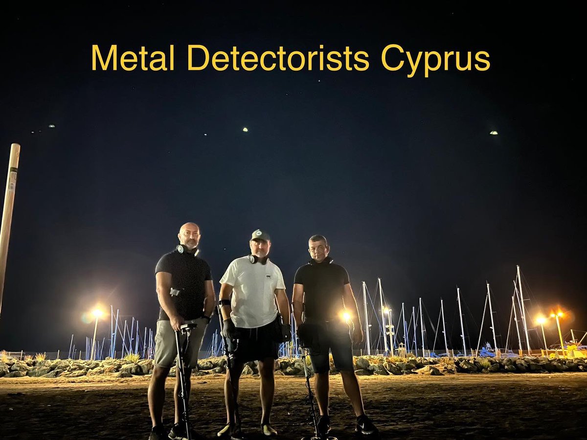 detectoristscy's tweet image. Parekklisia beach hunting under the stars ✨🏖️  #metaldetectoristscyprus #metaldetectoristscy #metaldetecting #cyprus