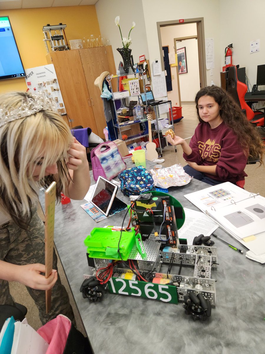 JenniferMarti26's tweet image. How do you #stem ?!!!
@iwaredknights @IwaMedusa @FTCMO robotics team do game analysis for #decisionmatrix  #criticalthinking