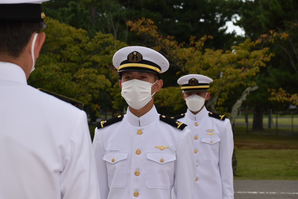 JMSDF_MOCS's tweet photo. ７５期飛行幹部候補生課程に対し入校時の分隊点検を行いました🏫元気いっぱい💪やる気十分🔥半年の在学を経て、さらに飛躍します✈
#指揮官になる #必要なのはその気概 #分隊点検 #飛行幹部候補生課程 #instagood #follow #photography #JMSDF #MOCS https://t.co/iDMiqpxKLZ