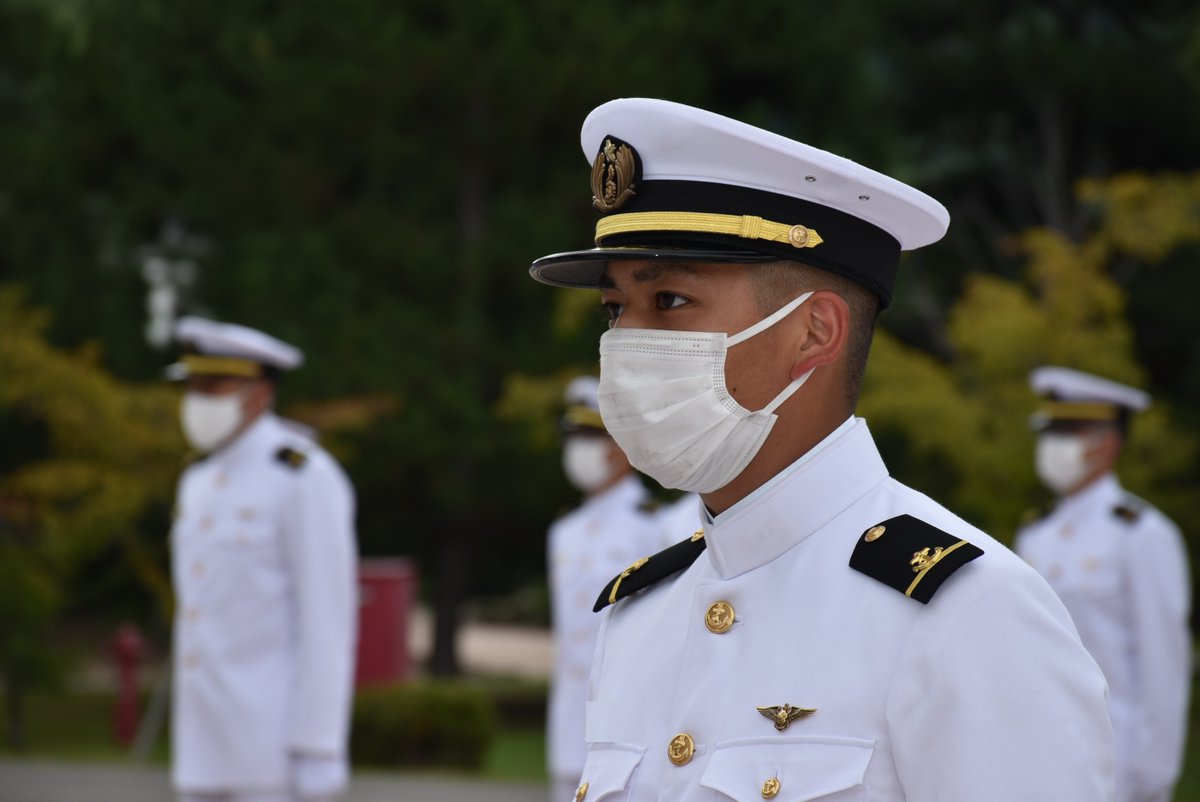 JMSDF_MOCS's tweet photo. ７５期飛行幹部候補生課程に対し入校時の分隊点検を行いました🏫元気いっぱい💪やる気十分🔥半年の在学を経て、さらに飛躍します✈
#指揮官になる #必要なのはその気概 #分隊点検 #飛行幹部候補生課程 #instagood #follow #photography #JMSDF #MOCS https://t.co/iDMiqpxKLZ