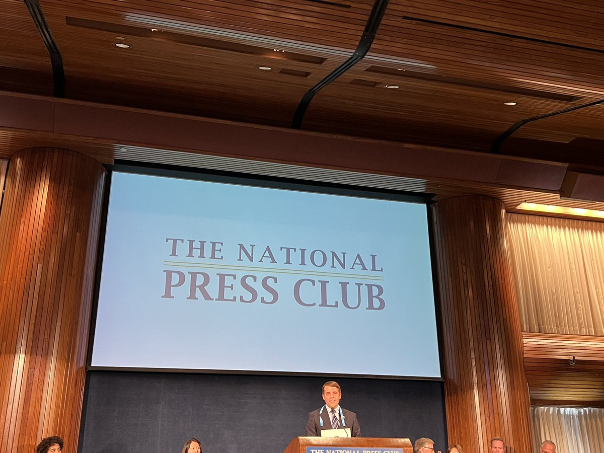 poonam_s's tweet photo. Tie between team press and team politicians. Go team press @amybwang @PressClubDC #NPCBee https://t.co/UE2XMBxzg8