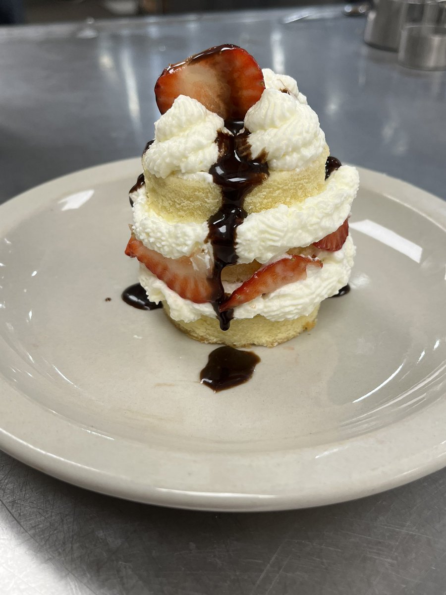 AdkinsAlexander's tweet photo. VHS Culinary II garnishing projects! https://t.co/wUNK2DLNGV