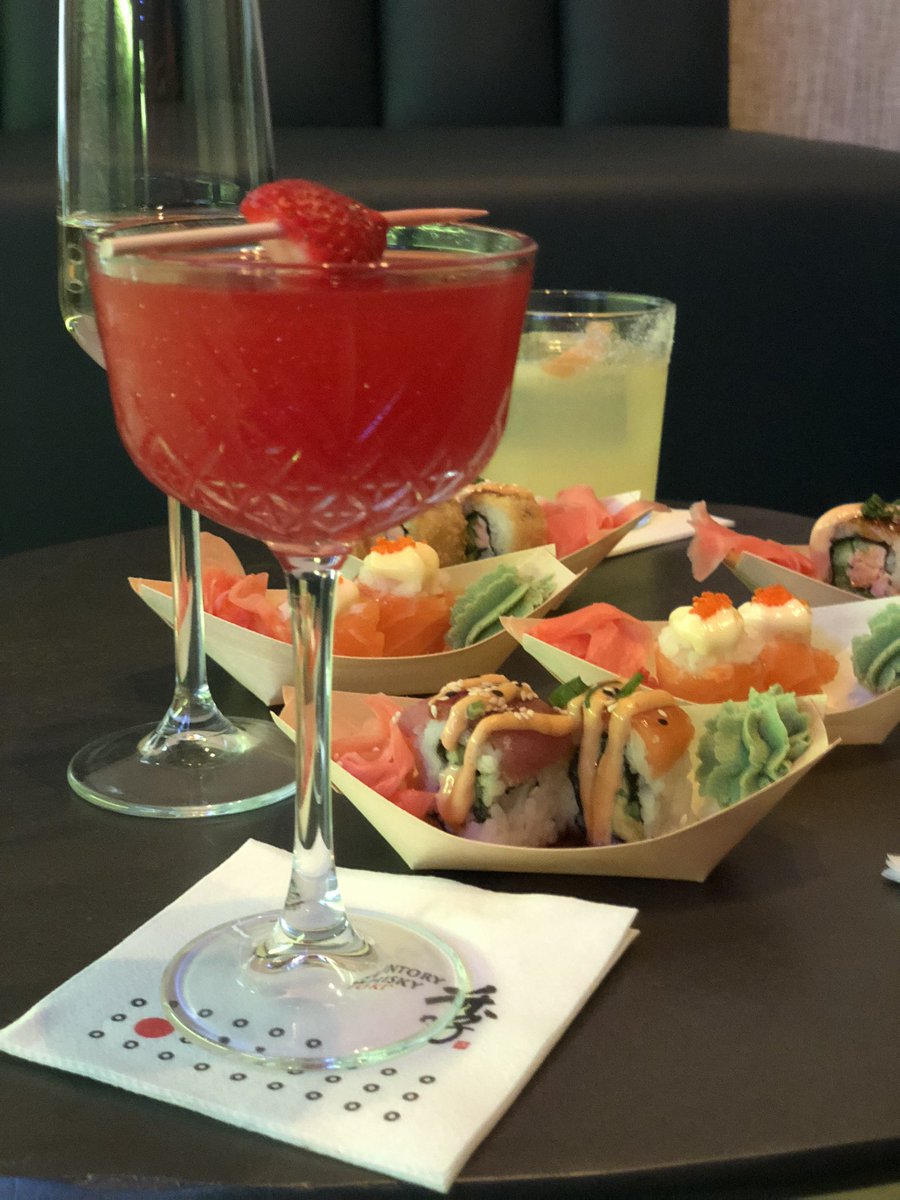 TsepangMolisana's tweet photo. A sparkling night at #IKIBar with my new favourite cocktails: the Japanese Slipper and the Goodluck Dragon. A little glitter goes a long way 💃🏾✨🥂 https://t.co/bJ8hK9Z4Au