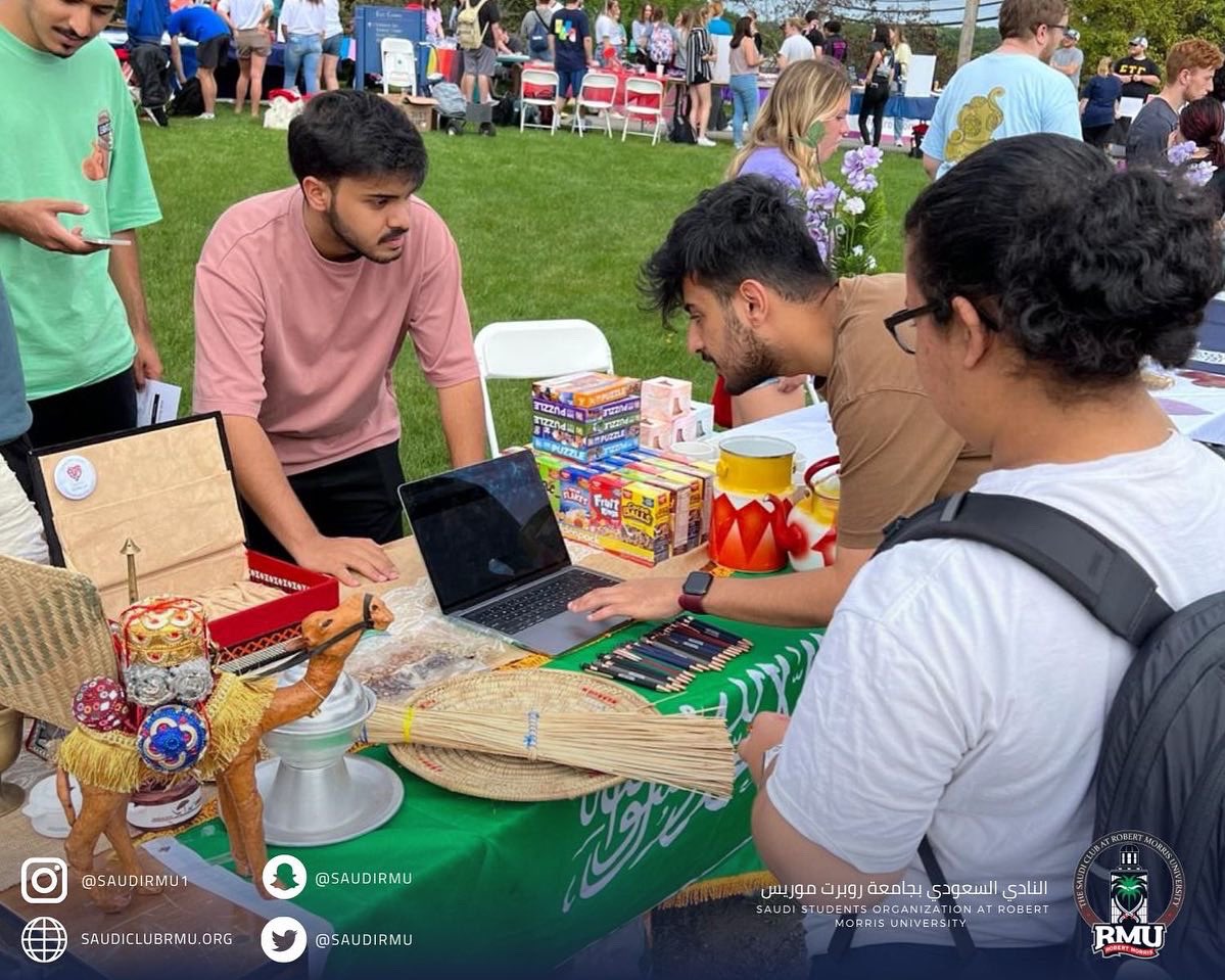 saudirmu's tweet photo. Activities Fair 🎟

أقام النادي السعودي بجامعة روبرت موريس نشاط الاجتماع السنوي للمؤسسات والمنظمات في الجامعة، و من بين اكثر من 100 منظمة مشاركة في النشاط، لاقى الركن الخاص بالنادي السعودي تفاعلا واعجابا من جميع الحضور. 

مرفق لكم بعض من الملتقطات… https://t.co/1iKfaUXG4P