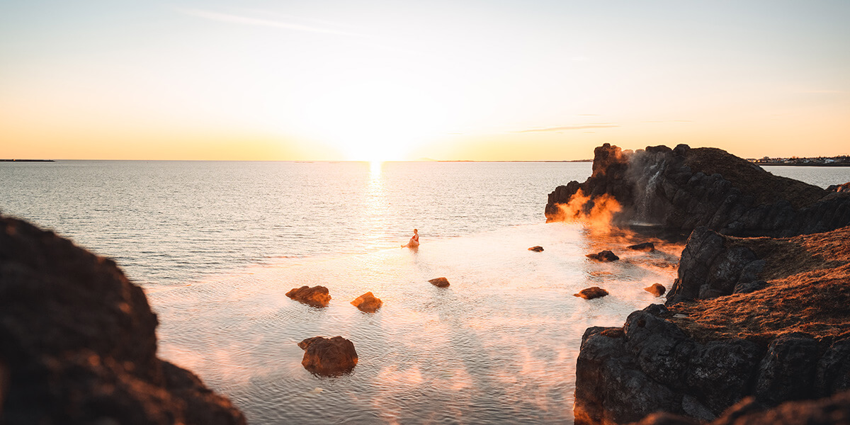ensembletravel's tweet photo. From thermal pools to floating spas, taking advantage of the innate healing powers of water is good for the body and soul. 🌊 Read more  👇
https://t.co/MsyMuxvTsa 
#wellness #wellnesstravel https://t.co/RZMXRjWUhx