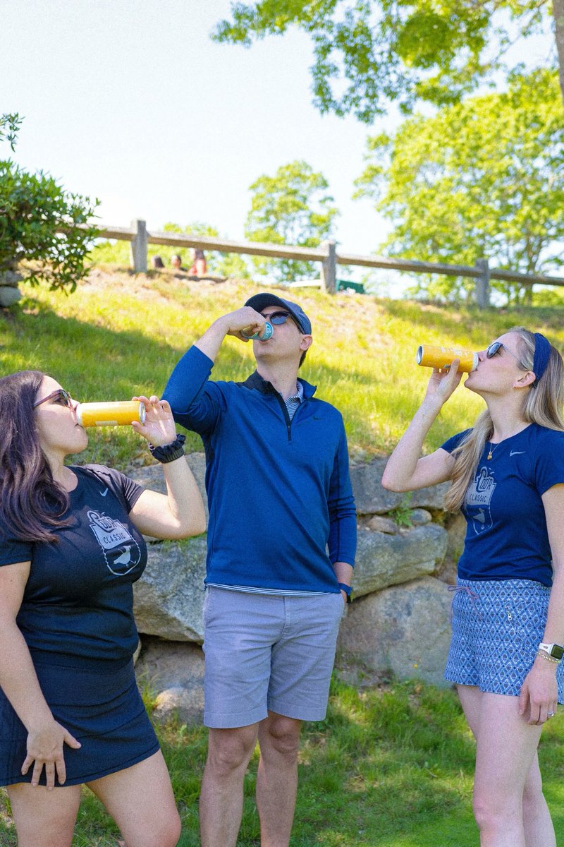 capecodr's tweet image. As summer winds down, we are spending as much time as we can out on the links 🏌️‍♂️
Crisp fall air paired with a cold, refreshing Cod&apos;r, your best buds, and 18 holes - a better feeling than a hole-in-one. Find us on a course near you at the link in our bio!
#golfmassachusetts
