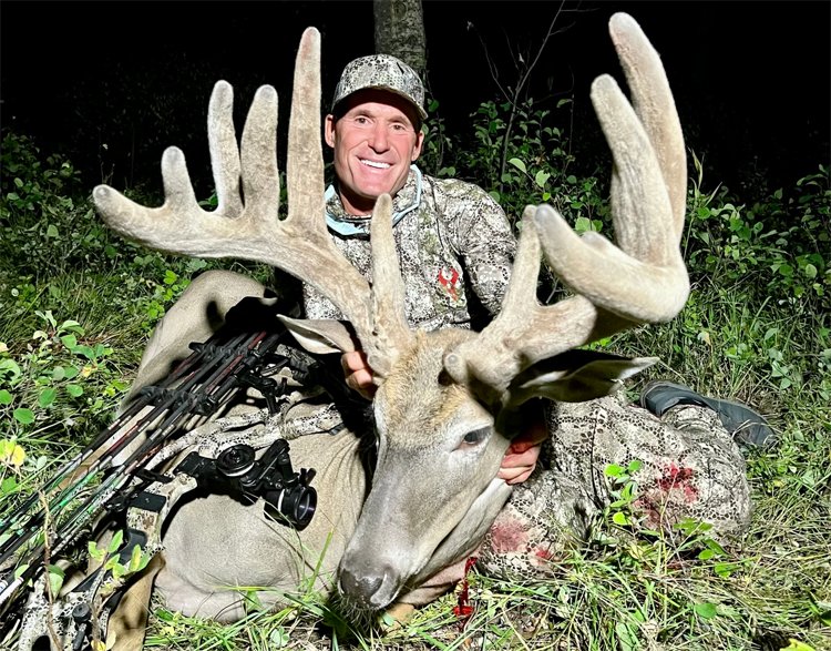 DeerBlast's tweet photo. Believe it or not that’s not a muley! INSANE 300-lb Alberta buck taken by AL hunter John Cassimus, story and pic on https://t.co/Nl4SLagA9p an made today's DB email: https://t.co/f0rxpNhQ4O
Buck ended up measuring 187 1/4" with 53" of mass! 🤯
#deerhunting https://t.co/EwxCQLv14J