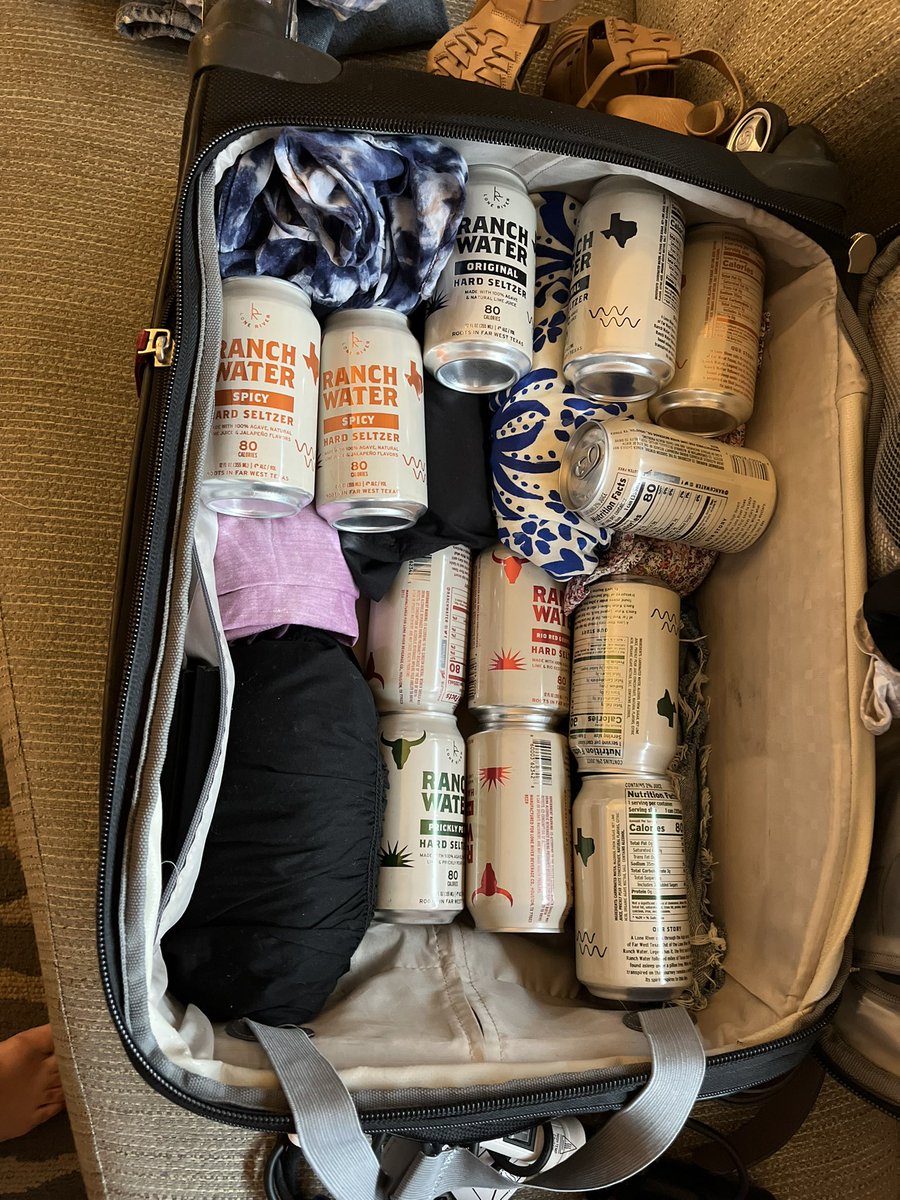 alexacaralis's tweet photo. @ranchwater when you meet Katie Beal Brown at @Adweek and have to bring the goods home for husband. https://t.co/iz6woXcHyU