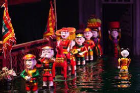 EmbajadaVietnam's tweet photo. Desde tiempos inmemoriales, nuestros antepasados han creado muchos juegos y formas de arte popular para transmitir sus pensamientos, sentimientos y sueños. Y es imposible no mencionar las marionetas de agua, un arte popular tradicional de larga data en nuestro país. https://t.co/URCICWVsU9