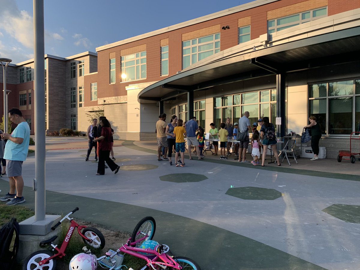 The Hastings PTO runs another amazing event! The Hastings Family Picnic is a success with amazing families and great pizza!!!