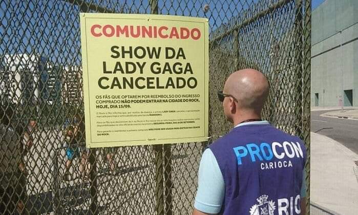 clescarv's tweet photo. Tenho problemas psicológicos causados pela Lady Gaga #DevastatedDay https://t.co/zJ3RP6pp7B