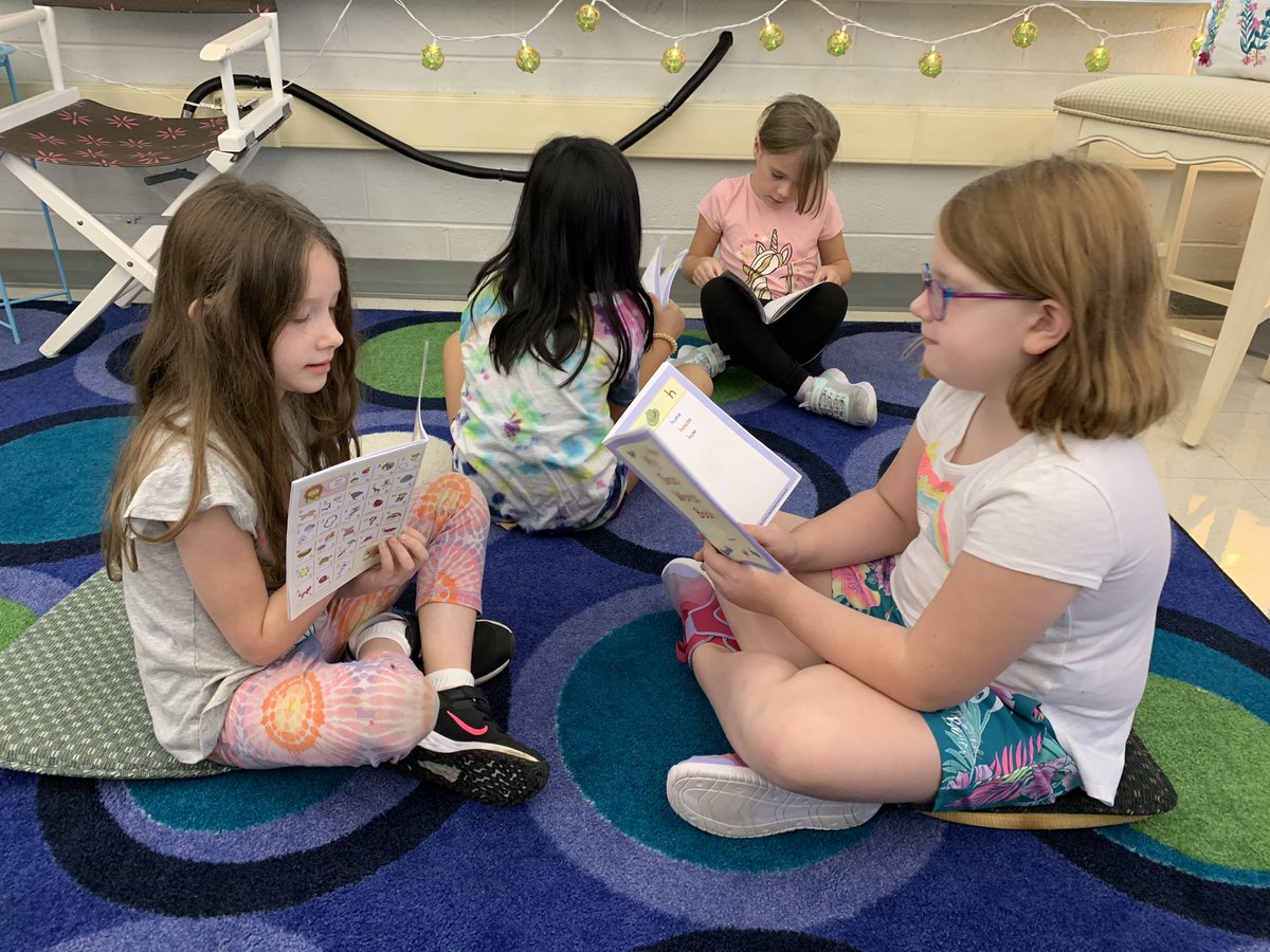 MrsSack_NC's tweet photo. Today these amazing 2nd graders learned how to play the game “I Spy a Snap Word.” It was a fun way to review the words we should know in a “snap” #2ndgradesthebest @ojrsdnc https://t.co/ZEB9pCF2E9