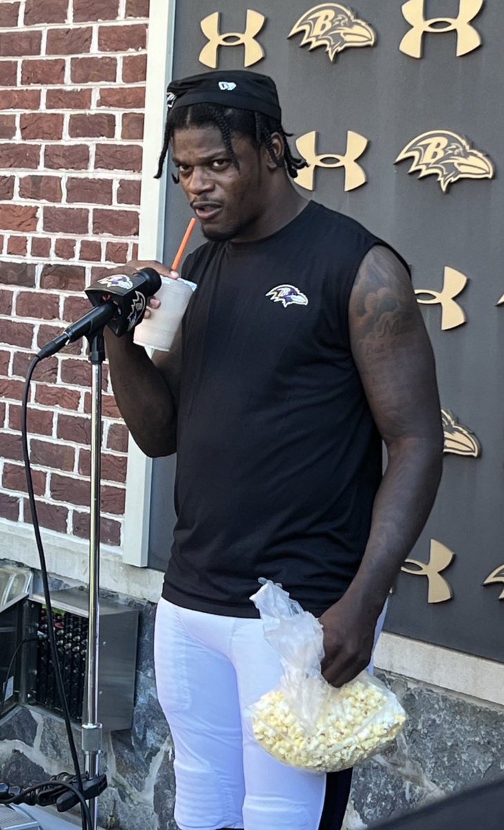 HoodieRamey's tweet photo. Lamar Jackson in his diesel era just an absolute dawg https://t.co/yhsL202enD