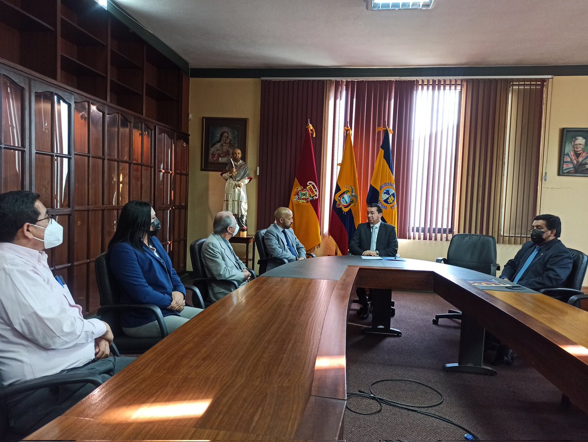upsalesianaec's tweet photo. ✒️ Por medio de la firma de un convenio la Federación de Establecimientos de Educación Católica del Azuay #FEDEC y la sede #Cuenca, acuerdan
lineamientos de acción conjunta para la formacion de programas de capacitación y proyectos de investigación.
#UPSCuenca 💙💛 https://t.co/GY5gfq65Zx