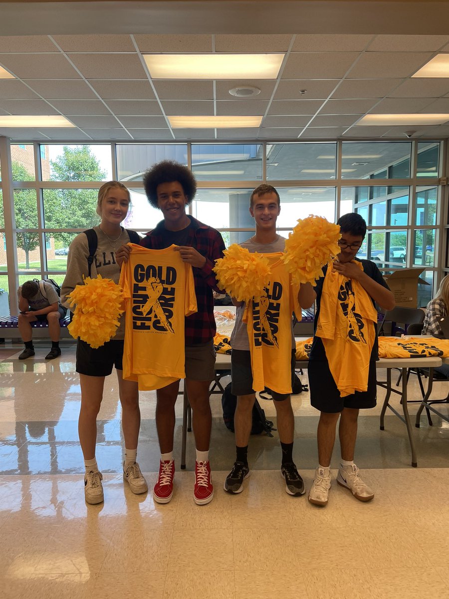 MrsErfortHHS's tweet photo. Another successful day of selling shirts during our Go Gold week! We are up to $8370 in sales, getting closer and closer to our $10,000 goal! @WhipsSquad @CalsAngels #GoGold 💛🎗✨ https://t.co/BGpLMqEH0S