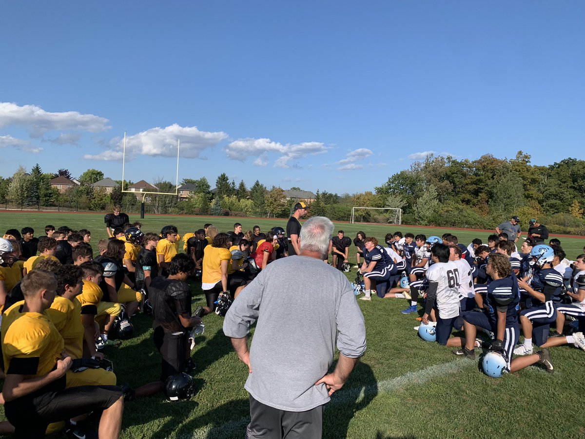 GWChargers's tweet photo. Loved seeing 2 Oakville schools getting after it at football practice. Thanks @APHSMain football for coming over. https://t.co/orYgJlG60y