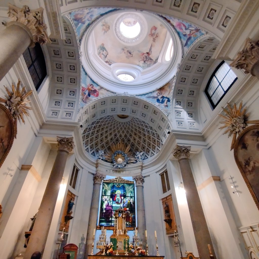Hoy hay que felicitar el cumpleaños a Don Juan de Villanueva, nuestro gran arquitecto.
En la foto, la iglesia del Caballero de Gracia.
#JuevesDeArquitectura