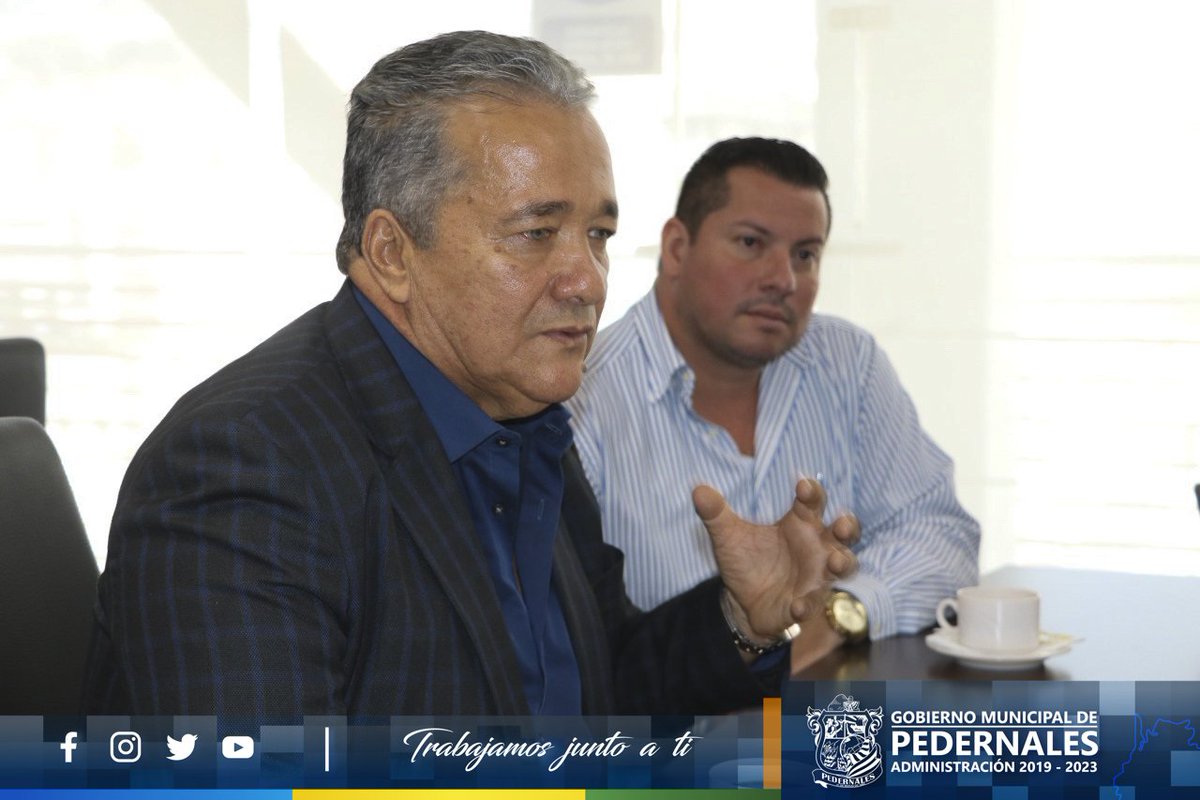 GADMPedernales's tweet photo. En #Quito el alcalde #OscarArcentalesNieto se reunió con gerente general del @BDEcuadorBP #HomeroCastanier para viabilizar la ejecución de los proyectos presentados de agua y saneamiento del cantón #Pedernales, hubo compromiso de dar acompañamiento personalizado al cantón.
📄💧 https://t.co/cB75SyhteC