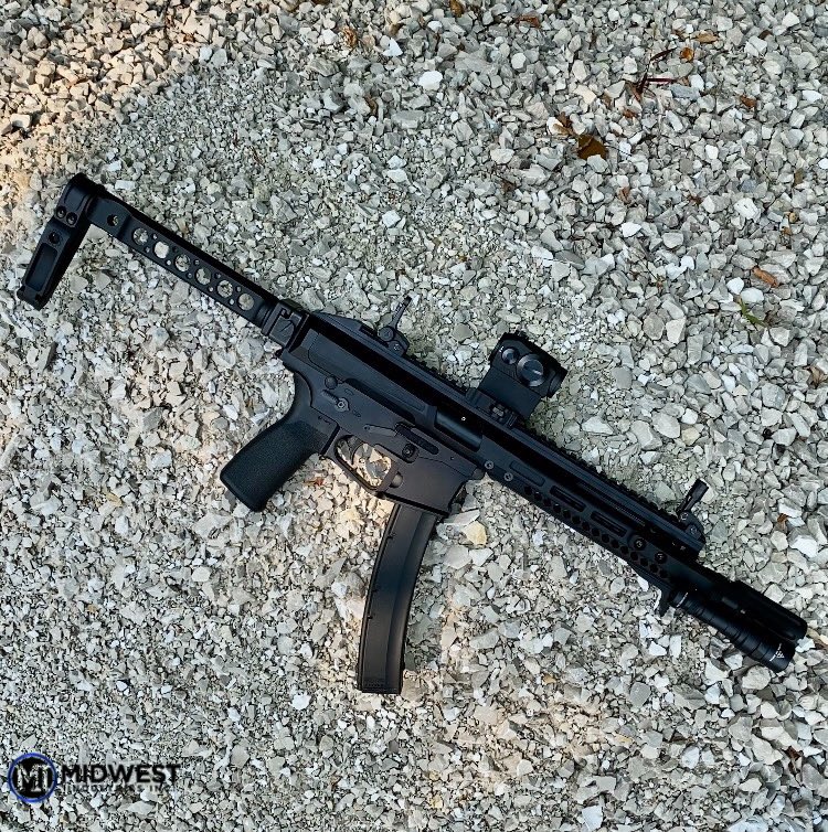 MidwestIndinc's tweet photo. The @pofusa Phoenix is all set up. 

-
-

#Midwestindustries #subgun #combatsights #sidefolder #surefirescout #qdmount https://t.co/cOvT9VqmOi