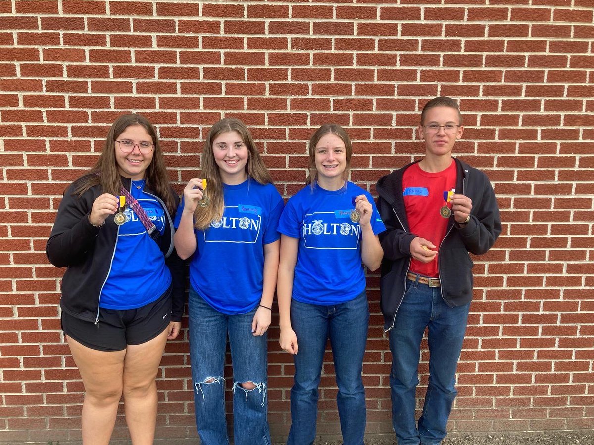 holtonFFA's tweet photo. Great day at the NE District FFA Greenhand Leadership Conference in Silver Lake with nearly 400 first year aggies.

Congrats to 4 members that medaled in the top 20 of the leadership test. 
Kennedy S - 1st tie
Elisa B - 7th tie
Mara M and Lucas W - Tied for 13th 

#weareholton https://t.co/gkzzUo3JLu