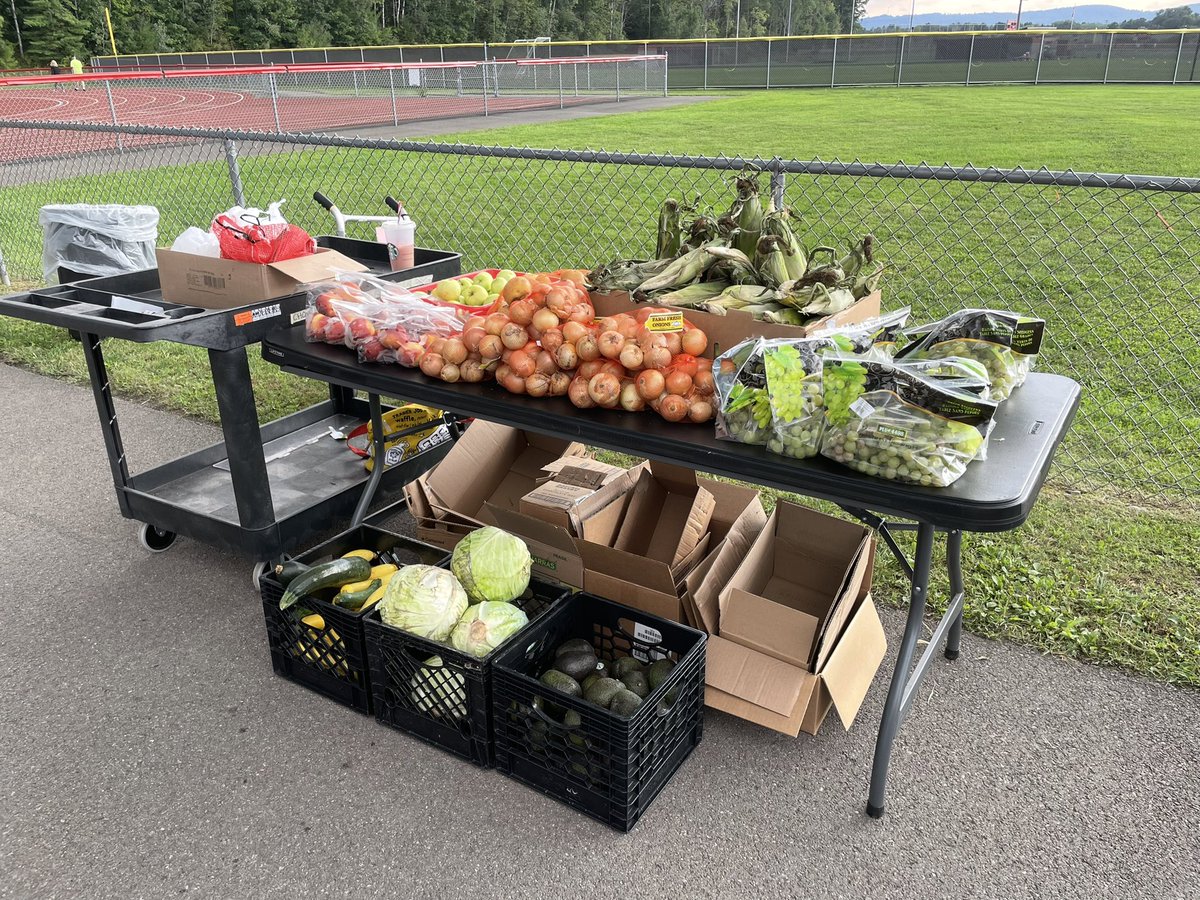 CVCommSchools's tweet photo. Pop up produce stand at Rally in the Valley! Come fill up bags with fresh produce from the Warrior Food Center!! 

All free!
All fresh! https://t.co/2LkfH2px2t
