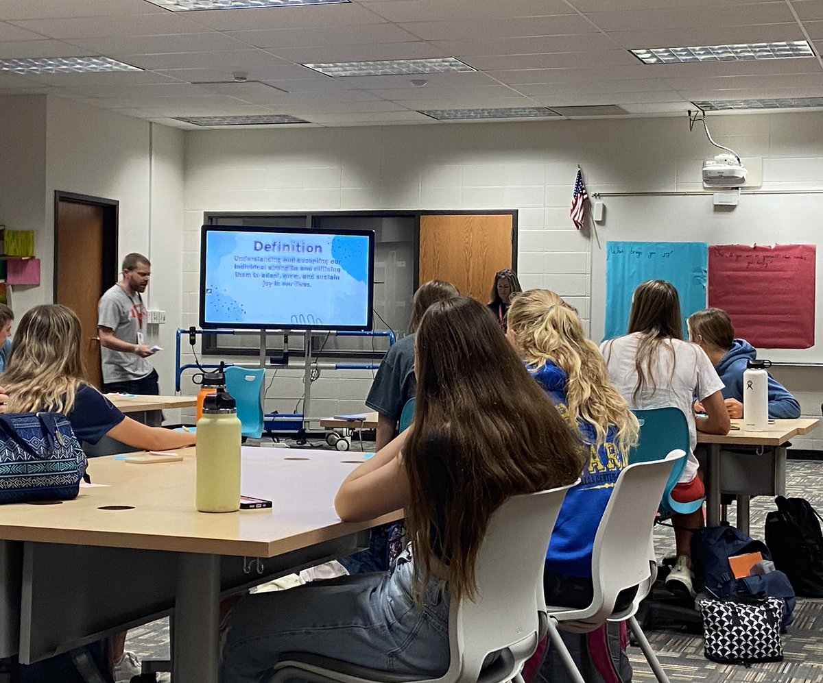 JillVanWoerkom's tweet photo. Had the opportunity to spend time in a HS Advisory today where the focus was on Social Emotional Learning! #selcompetencies #zoomout #dcgexcellence https://t.co/OW1i5XcrCL