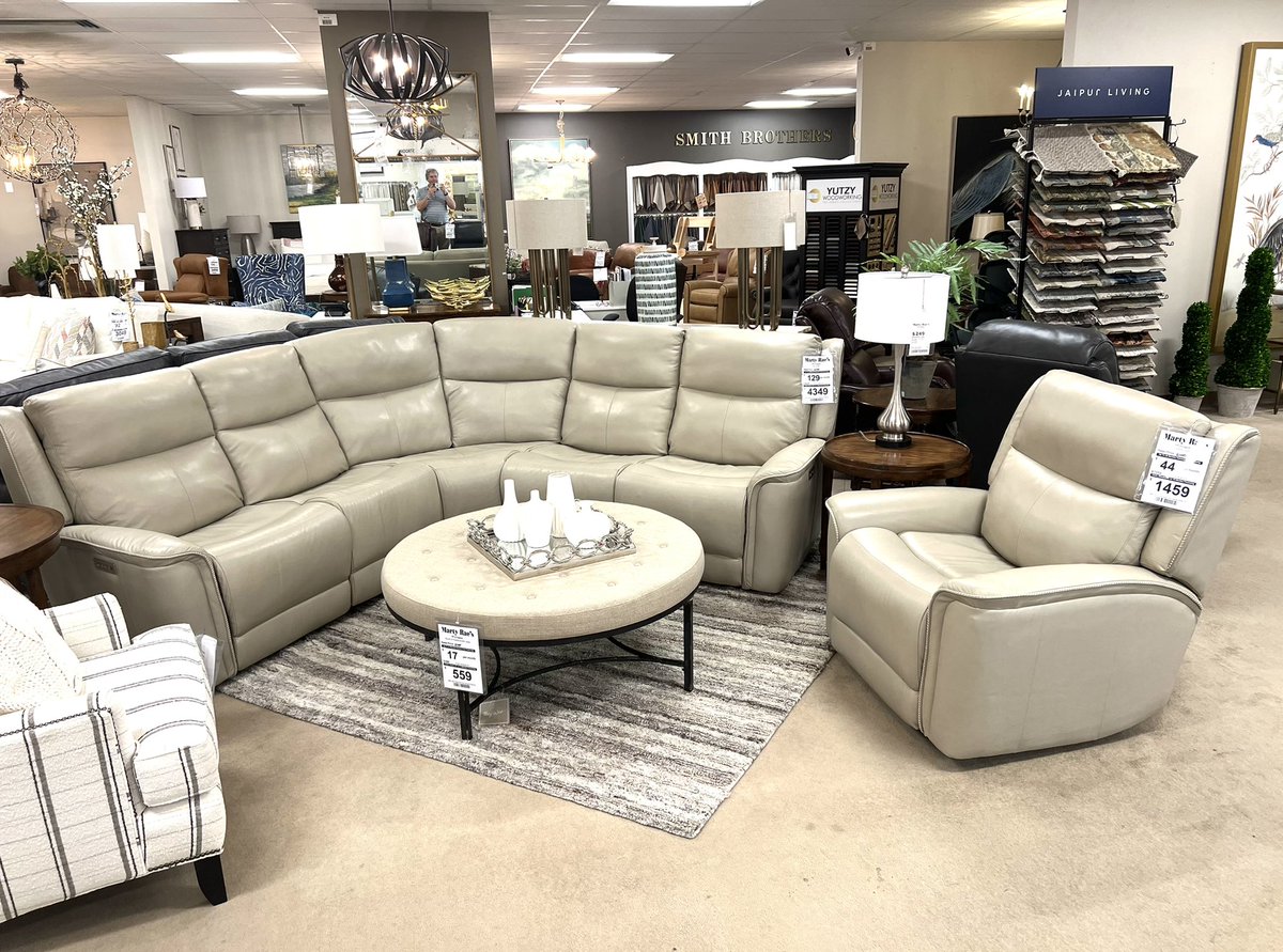 MartyRaes's tweet photo. This power leather sectional has two recliners with power headrest sand a matching rocking leather recliner. #recliner #comfortable #lexingtonsc #columbiasc https://t.co/fwr8m4SNl4
