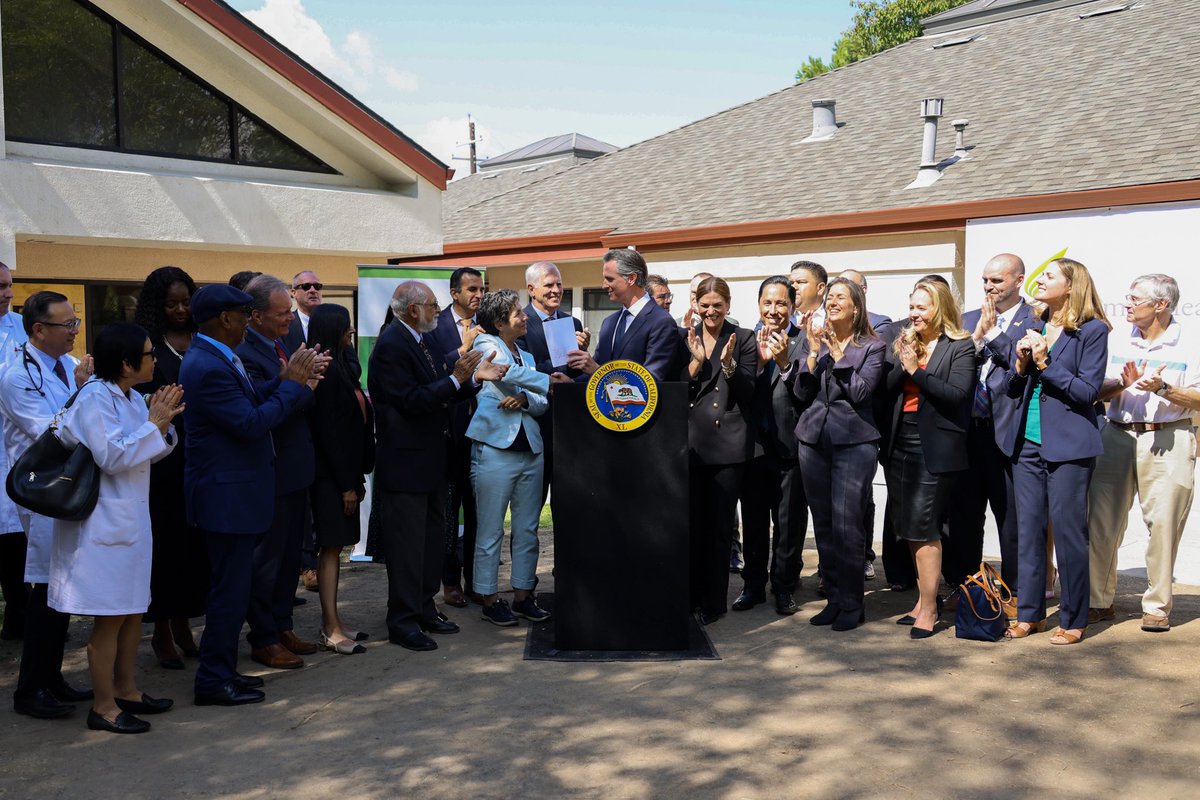 CAgovernor's tweet photo. CARE Court is a paradigm shift that will provide people with severe mental health &amp; substance use disorders the care &amp; services they need.

Thanks to @SenSusanEggman @SenatorUmberg &amp; everyone who made this happen. Now, the work to implement this in communities across CA begins. https://t.co/SGROWAjdki