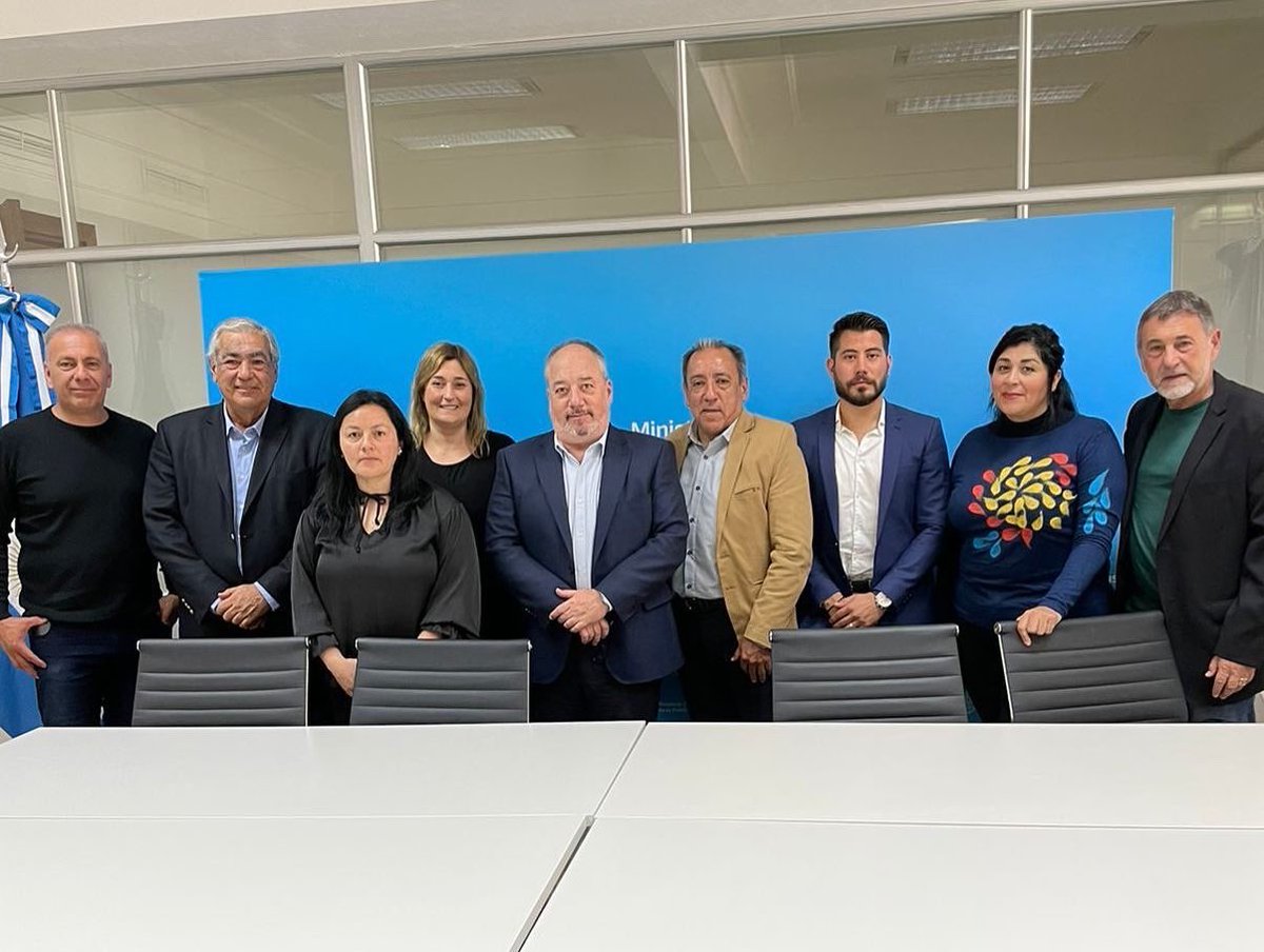 MarianaCaserio's tweet photo. Nos reunimos con el Secretario de @ObrasPublicasAR Carlos Rodríguez para repasar y seguir trabajando en los proyectos que se están realizando en Punilla mediante el Programa #ArgentinaHace https://t.co/9fp7nV0t0K