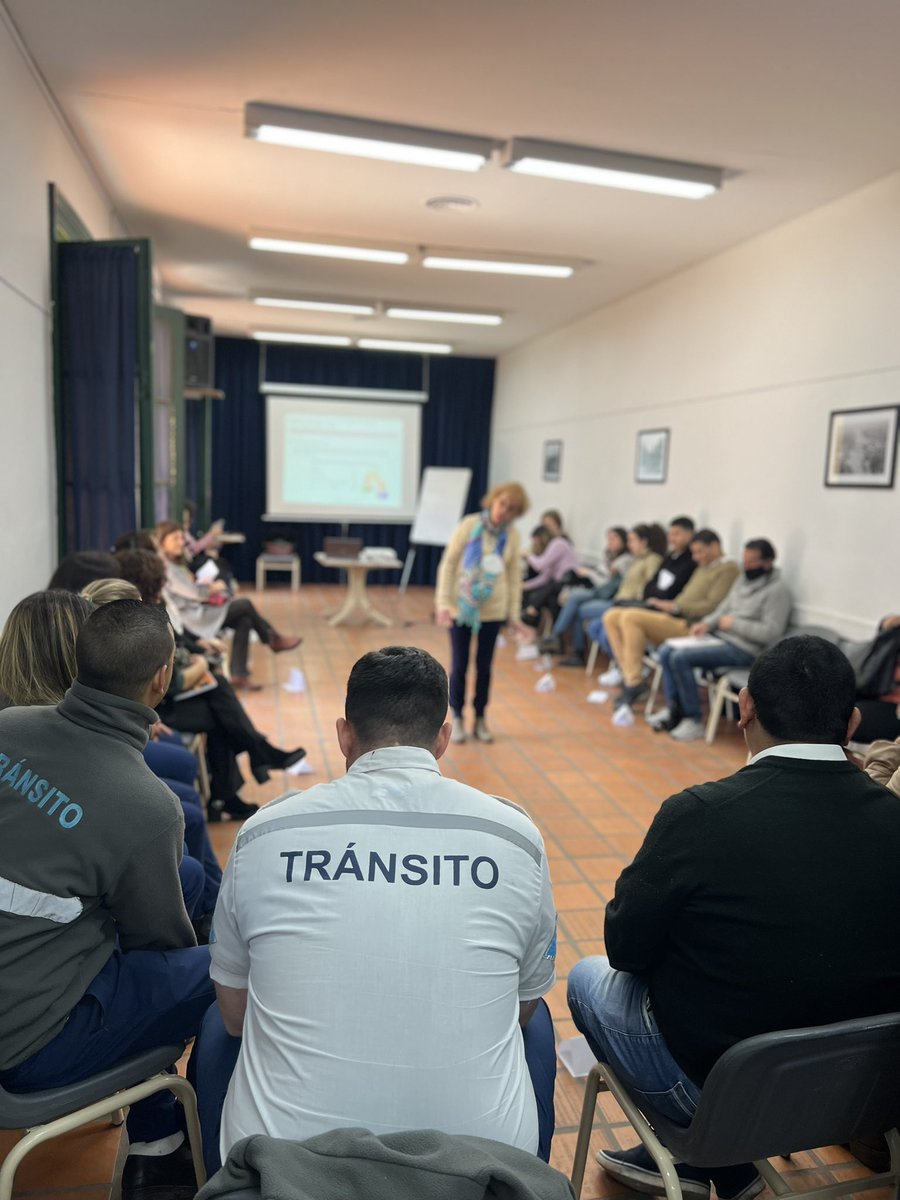ceciantoniassi's tweet photo. Desde la Dirección Gral. de Recursos Humanos de @SanIsidroGob retomamos las capacitaciones presenciales!Formamos empleados en Atención al Ciudadano para asegurar el mejor servicio a los vecinos de San Isidro, dictada por el Instituto Provincial de la Adm. Pública @gustavoposse https://t.co/nZnKRbzsL3