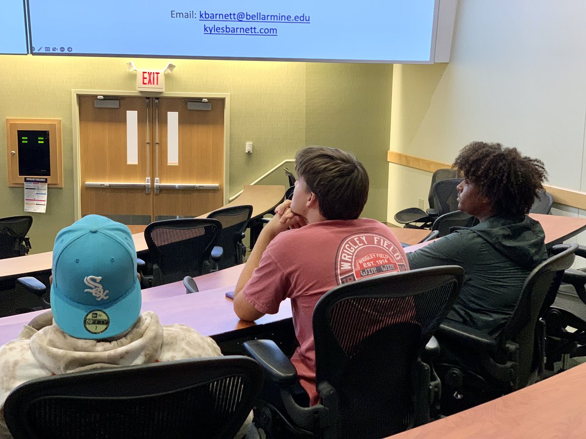 ButlerCCom's tweet photo. Great evening to learn all about the early recording industry from @kylesbarnett! Big thank you to all the students, faculty, and community members in attendance tonight! 🎶🎤🎵 https://t.co/mKz83i2y9X