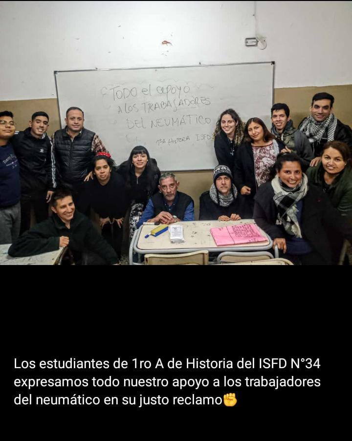 altamirajorge's tweet photo. Estudiantes de San Martin saludan y apoyan a los obreros del Neumático. Mandemos más de esto. Cadena en las redes https://t.co/cnGf53WVOw