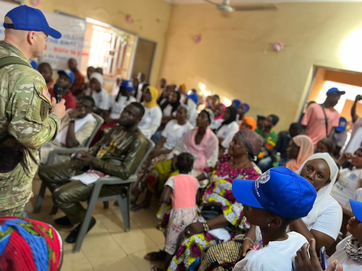 AssoAmanu's tweet photo. Les échanges ont porté sur le rôle des jeunes et des femmes dans ce processus de la paix au Mali. 2/2 @GouvMali @AbdoulayeDiop8
@UN_MINUSMA @onufemmesmali
@PNUDMALI @UEauMali @UnescoBamako @Unfpamali
#UnisPourLeMali
#UnisPourlaPaix
#PaixAuMali
#PeaceDay
#MINUSMA
#AMANU https://t.co/y2YT0uUs79