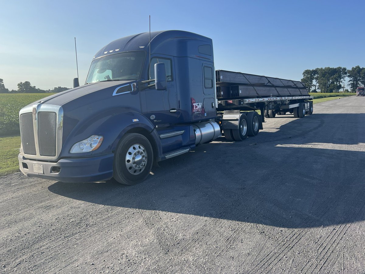EazyRyder3's tweet photo. GOT EEEEM!!!!!
#flatbedlife #skateboardlife #bigtruckdriver #idoesthis #bossshit #eazytrucking https://t.co/AQ7Ltj0XOK