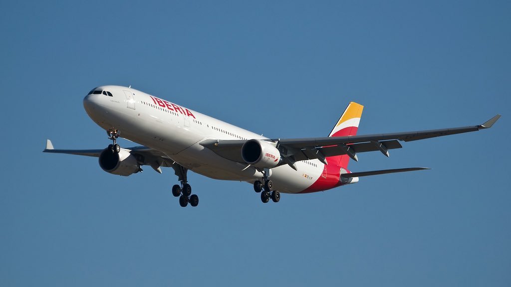 DFWAirportNews's tweet photo. Iberia is expanding with more frequencies for its MAD-DFW route next year

- March 2023 | 4x weekly
- April 2023 | 5x weekly
- May 2023 | 6x weekly
- June 2023 &amp; beyond | 1x daily

Flights will operate with the Airbus A330-300. https://t.co/czC21aqEHA