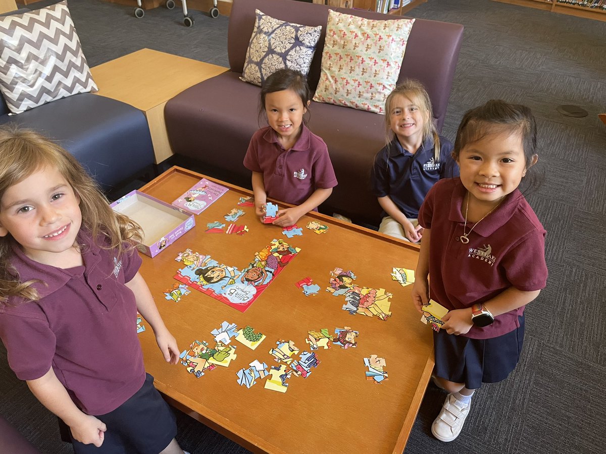 ibmisstitus's tweet image. Puppet shows &amp;amp; puzzles with friends in the #wabradleylibrary 😍📚 #waexcels