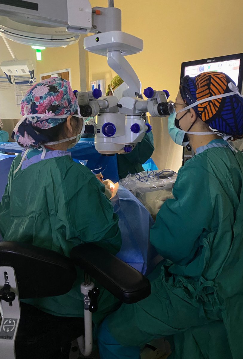 TD2timeMVP's tweet photo. Rebecca doing a combined cataract-glaucoma surgery (cataract surgery with tube revision) with the glaucoma fellow. #UNCHealth #Ophthalmology #WomenInOphthalmology #rgli👩🏻⚕️ https://t.co/uhFHXfjfK4