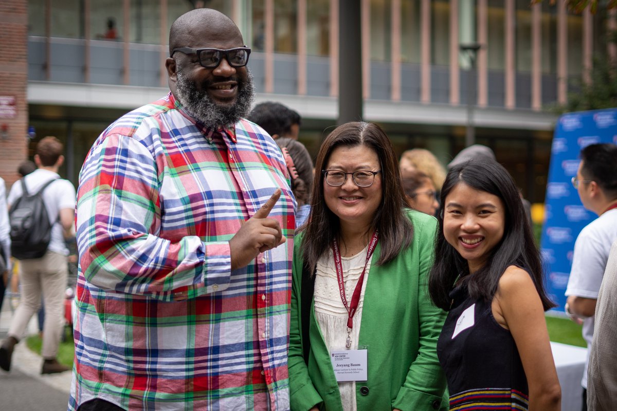 HarvardAsh's tweet photo. 👋 Thank you to everyone who joined us on Monday for our 2022 Ash Center Meet + Greet! 

Weren't able to join us? It's not too late to learn about student opportunities at the Ash Center ➡️https://t.co/qHR9hqiGsB https://t.co/DBE92jxlbd