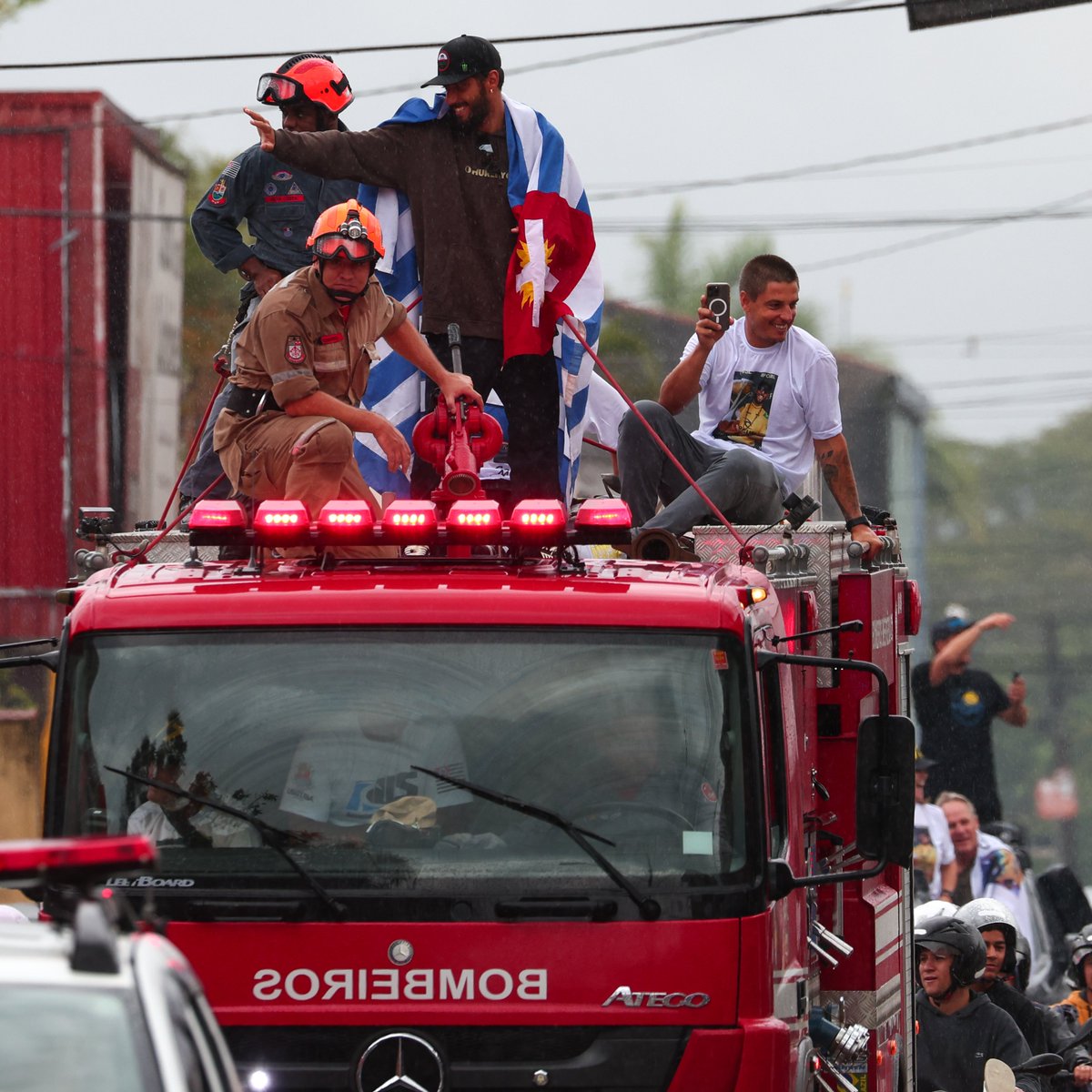World Surf League (@wsl) on Twitter photo A well celebrated homecoming for your 2022 World Champion <a href="/Filipetoledo77/">Filipe Toledo</a>.
Photos: Daniel Smorigo A well celebrated homecoming for your 2022 World Champion <a href="/Filipetoledo77/">Filipe Toledo</a>.
Photos: Daniel Smorigo