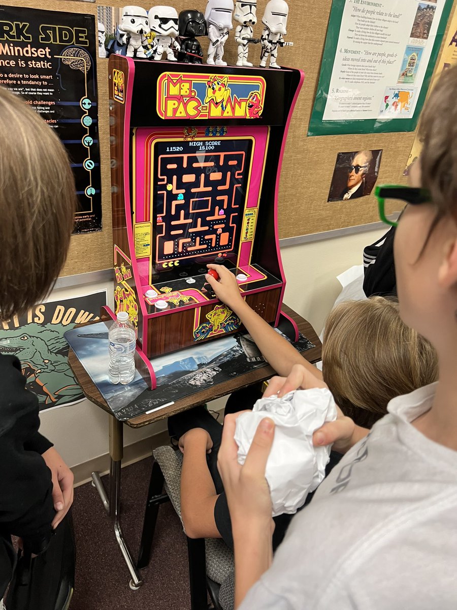 mwoods67037's tweet photo. BPMS Game&amp;Chess club is off to a great start! Great after school activity for those students to build social skills and develop problem solving skills/strategies. Go Dragons!!! #BPMS #Rm117 #Dragonpride https://t.co/0rPwaeAOLZ