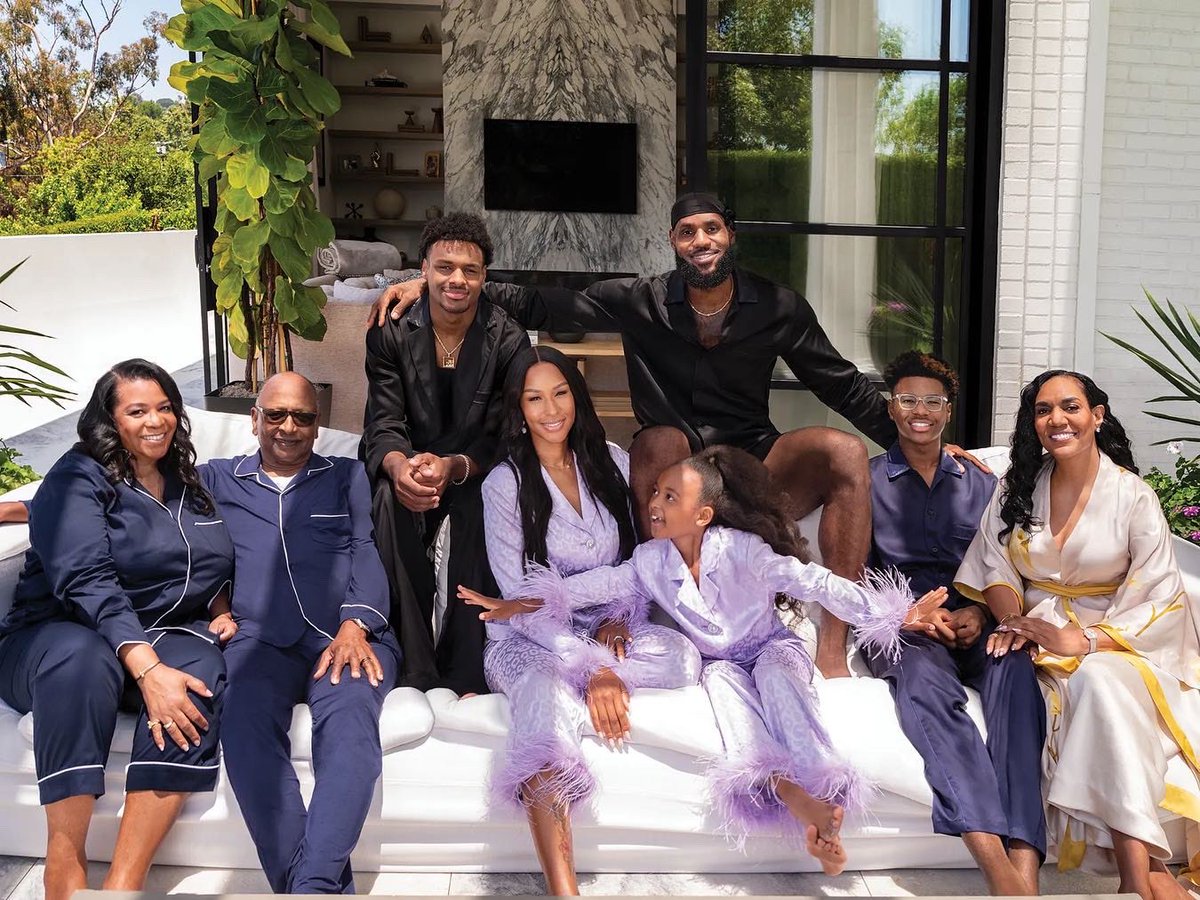 iamjenniferle's tweet photo. Savannah &amp; Zhuri James in my Leopard Silk Pajama Sets for Vanity Fair 😭😭😭💜💜💜 https://t.co/qXiwSayQoO