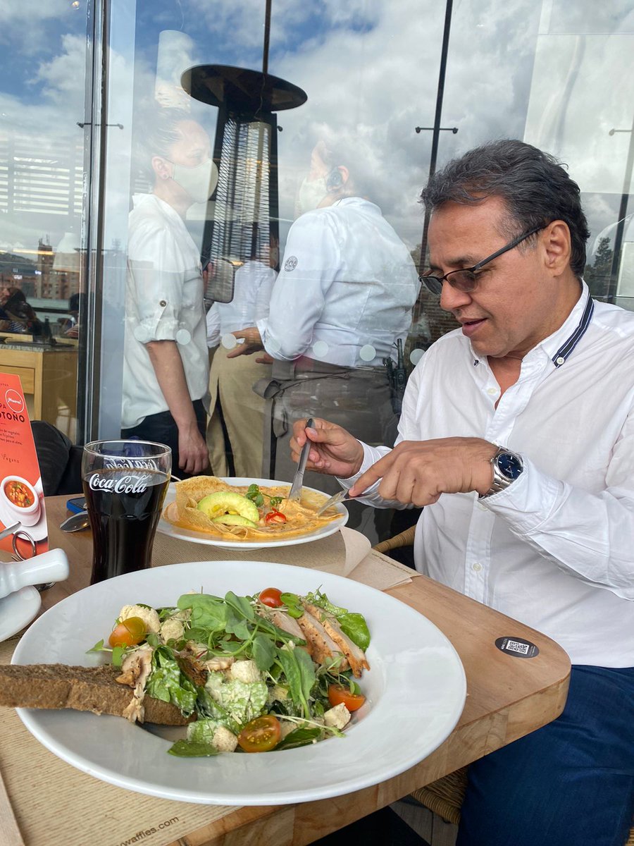 diegopanzenu's tweet photo. Solo Dios es el que puede juzgar y señalar al otro, el que este libre de pecado que tire la primera piedra. Mi amigo @oscarrodrilo un fuerte abrazo. Ahora sí entiendo eso de @petrogustavo a vivir sabroso https://t.co/gQRTHVN16d