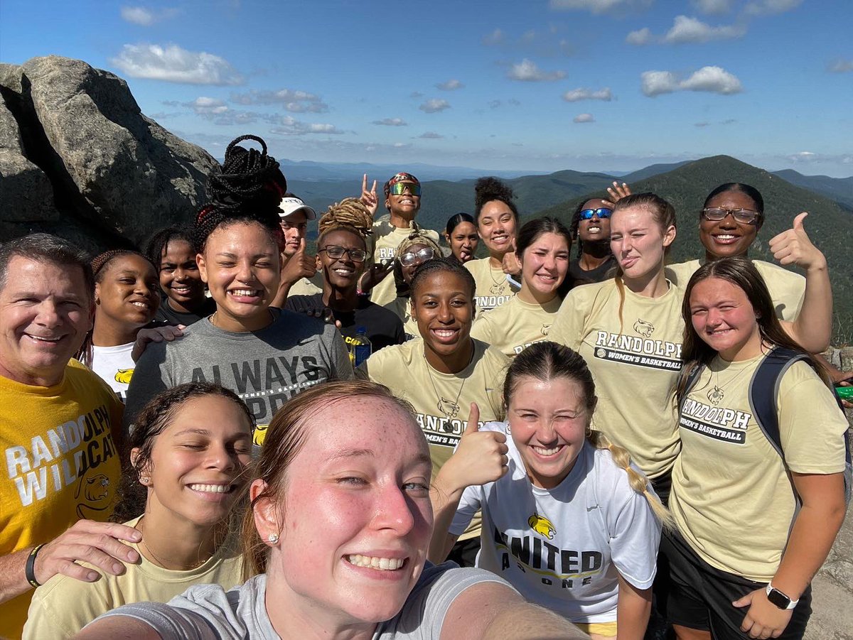 We had a great time on our team hike today at Shark Top! 
#noceilingnewheights