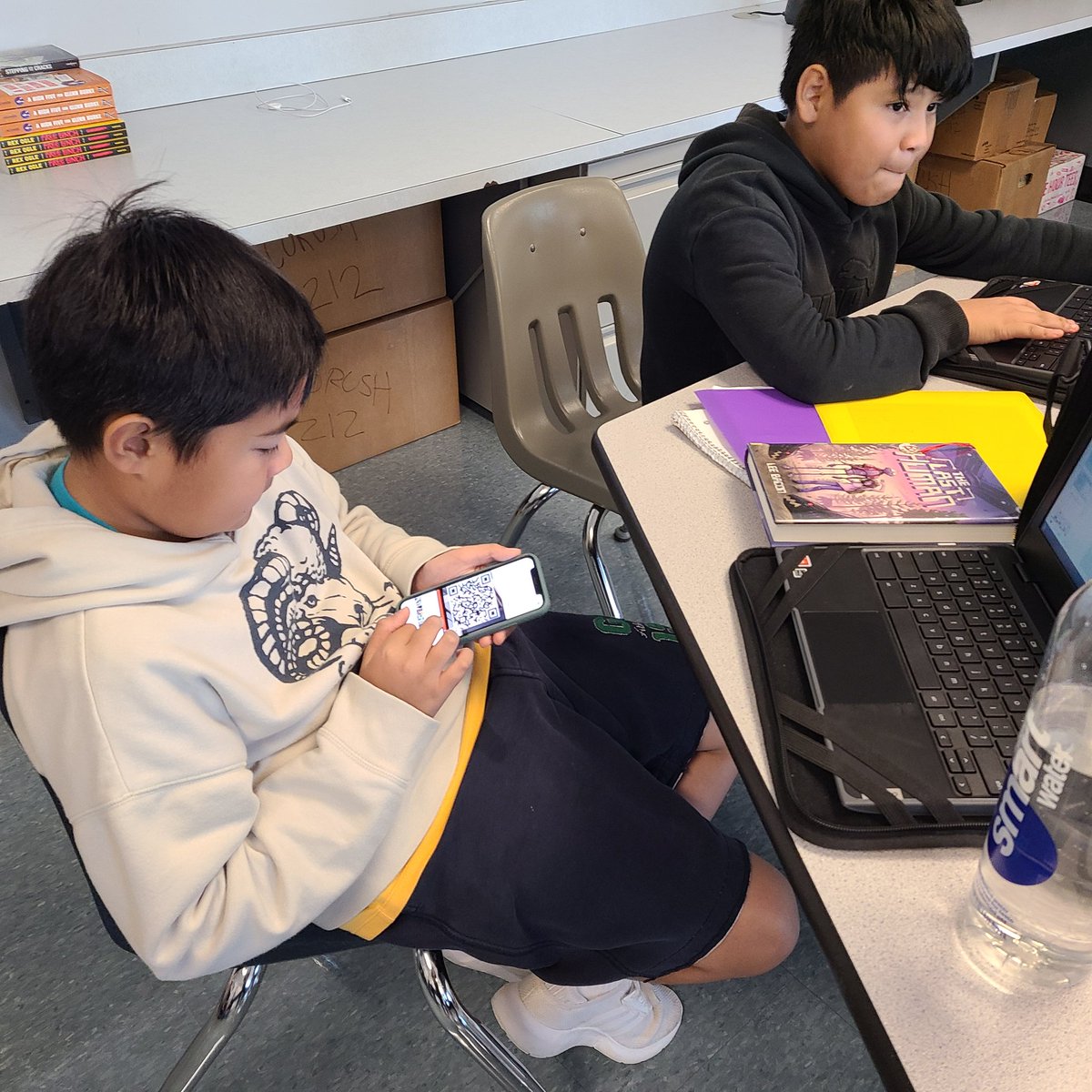 CorushMara's tweet photo. Social emotional learning at its finest! Creating Instagram pages to get to know each other is so much fun! #SEL #community #become1 #phonesinschool #beingunique  #insta @Ms_Eiter @HawthornMSS @District_73 https://t.co/2QrpdE1VvC