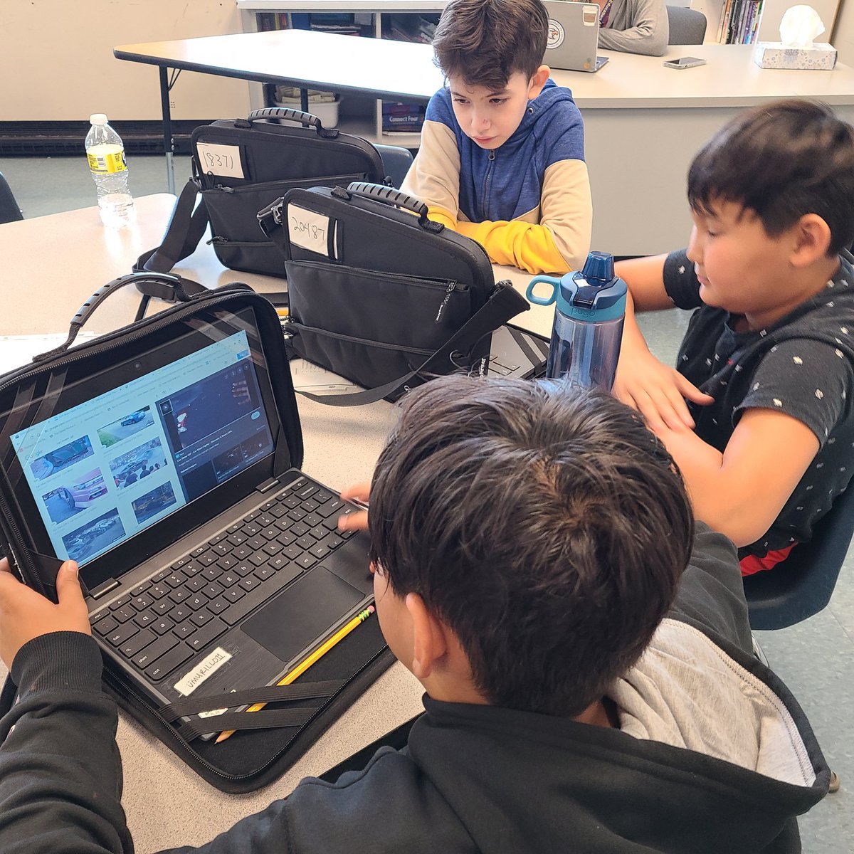 CorushMara's tweet photo. Social emotional learning at its finest! Creating Instagram pages to get to know each other is so much fun! #SEL #community #become1 #phonesinschool #beingunique  #insta @Ms_Eiter @HawthornMSS @District_73 https://t.co/2QrpdE1VvC