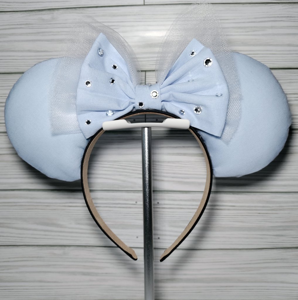 Very simple, Cinderella themed ears. Made to order for my former boss. 

#Disney #MickeyEars #minniestyle #Cinderella #Sew #Craft #DIY