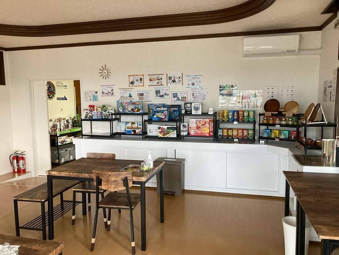 Jinrou00N's tweet photo. 【HAZUKIさん情報】
9/25三条市
「K-Steam」に出演します。
11時から料理教室(千円
13時半からダーツ教室(無料

申込みはこちら
https://t.co/zkfAWGNYCj…
※HAZUKIさんは料理教室のみ参加です

ここはプログラムカフェだけど
ボドゲとかダーツとか色々やっているそうですよ。
面白そうな場所です…! https://t.co/7eskbTt0mm